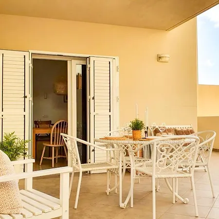 4-bedroom Corales With Jacuzzi, Garden, Close To Everything *