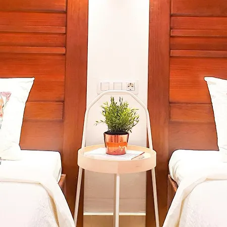 4-bedroom Corales With Jacuzzi, Garden, Close To Everything Villa Los Cristianos (Tenerife)
