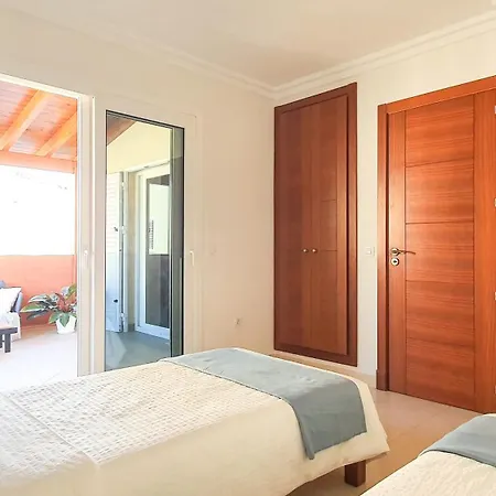 4-bedroom Corales With Jacuzzi, Garden, Close To Everything *