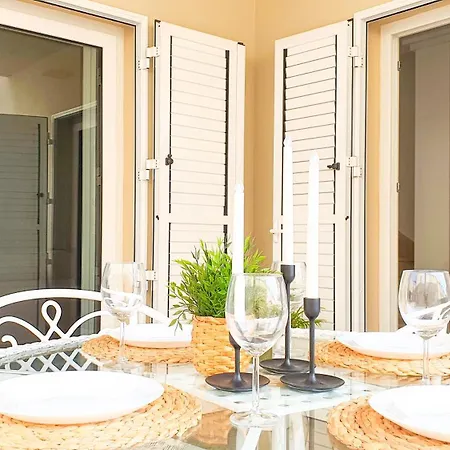 4-bedroom Corales With Jacuzzi, Garden, Close To Everything Villa Los Cristianos (Tenerife)