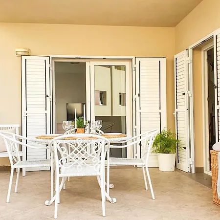Villa 4-bedroom Corales With Jacuzzi, Garden, Close To Everything Los Cristianos (Tenerife)