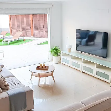 4-bedroom Corales With Jacuzzi, Garden, Close To Everything Villa
