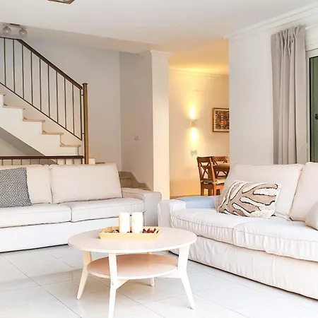 Villa 4-bedroom Corales With Jacuzzi, Garden, Close To Everything Los Cristianos (Tenerife)