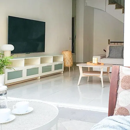 Villa 4-bedroom Corales With Jacuzzi, Garden, Close To Everything Los Cristianos
