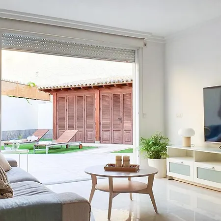 Villa 4-bedroom Corales With Jacuzzi, Garden, Close To Everything Los Cristianos