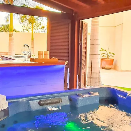 4-bedroom Corales With Jacuzzi, Garden, Close To Everything Los Cristianos (Tenerife)