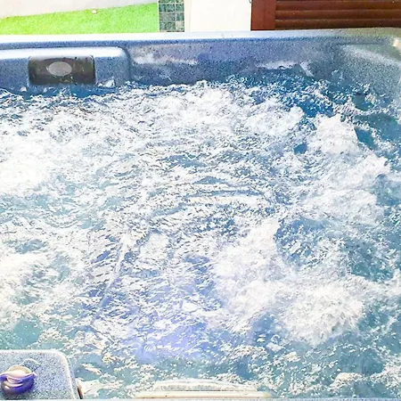 4-bedroom Corales With Jacuzzi, Garden, Close To Everything