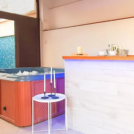 Villa 4-bedroom Corales With Jacuzzi, Garden, Close To Everything Los Cristianos (Tenerife)
