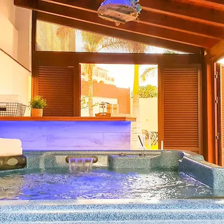 4-bedroom Corales With Jacuzzi, Garden, Close To Everything