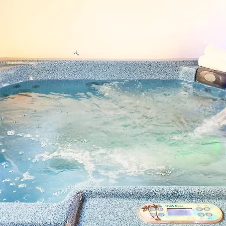4-bedroom Corales With Jacuzzi, Garden, Close To Everything Villa Los Cristianos (Tenerife)