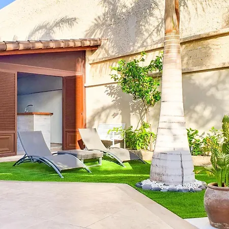 Villa 4-bedroom Corales With Jacuzzi, Garden, Close To Everything Los Cristianos (Tenerife)